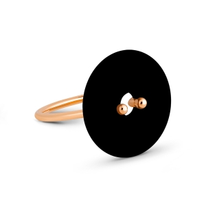 bague or rose 18 carats et onyx<br>by Ginette NY