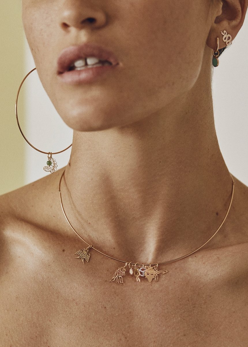 articulated choker with hook