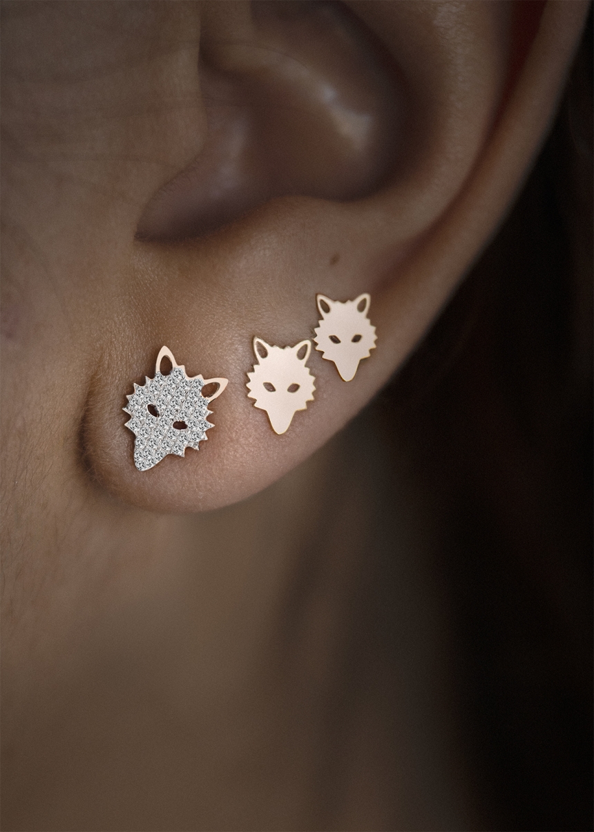 diamond wolf studs