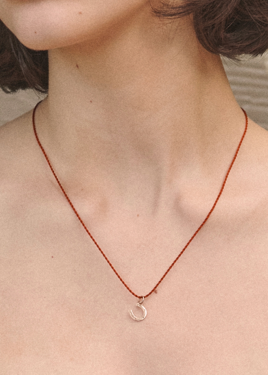mini horseshoe charm GNY x La Nouvelle