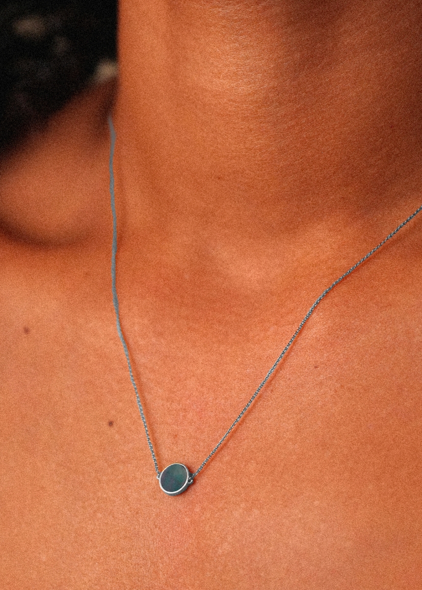 mini ever black MOP white gold disc necklace
