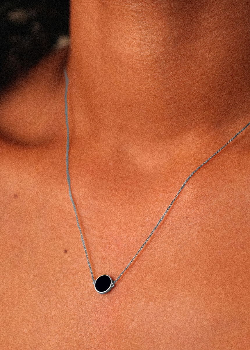 mini ever onyx white gold disc necklace