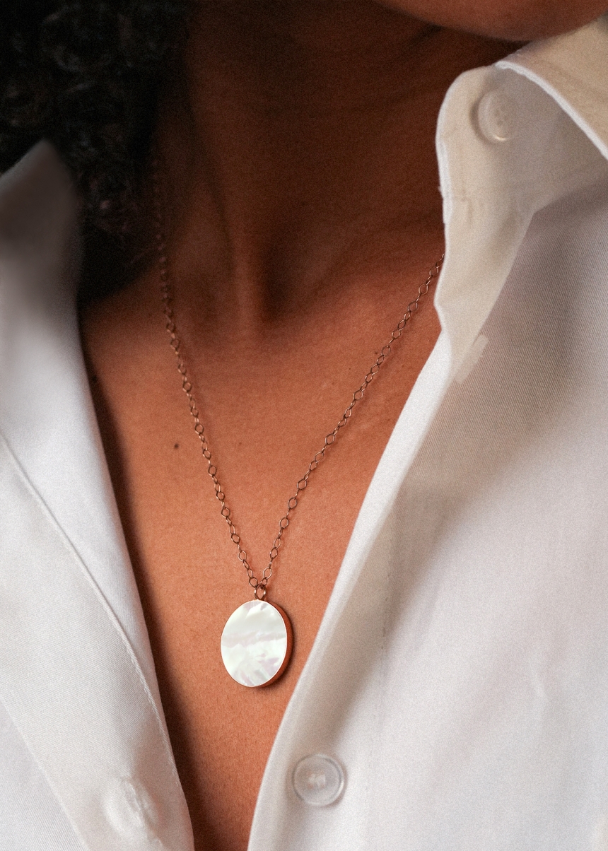 Jumbo ever white MOP disc on chain